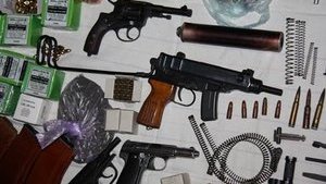 Weapons, money and gold coins, - SBU detained group of arms dealers in Mykolaiv. VIDEO