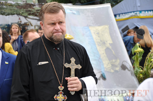 Антивандальний термінал памяті всіх загиблих у війні з РФ відкрили в Києві біля Стіни памяті 10
