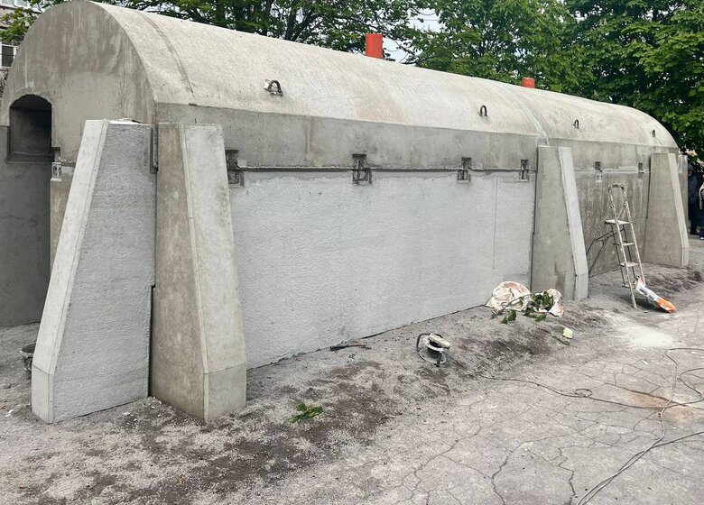 У Херсоні встановили найбільше бетонне укриття в місті 01