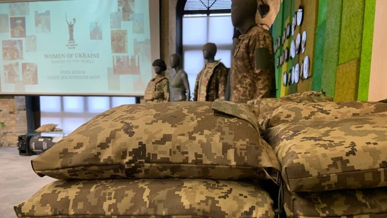 В Україні вперше представили експозицію жіночої військової форми, яку тестує ЗСУ 03