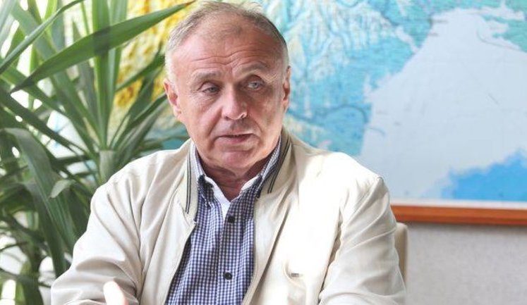 Представленная Госкосмосом концепция - это набор несообразностей, абсолютно некомпетентный взгляд на суть космической программы, - директор Института космических исследований Олег Федоров