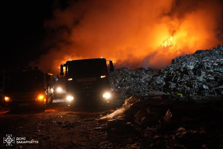 Сміттєвий полігон палає на Закарпатті: що відомо?