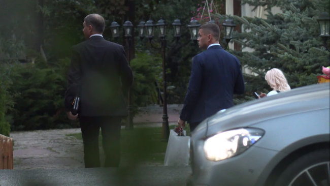 На день народження Татарова приїхали правоохоронці, повязані з розслідуванням його справи 02 На день народження Татарова приїхали правоохоронці, повязані з розслідуванням його справи 02