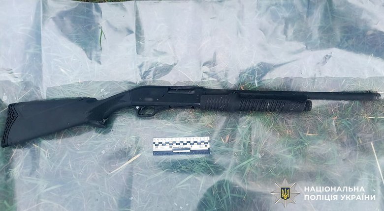 На Рівненщині затримали чоловіка, який поранив двох людей із рушниці