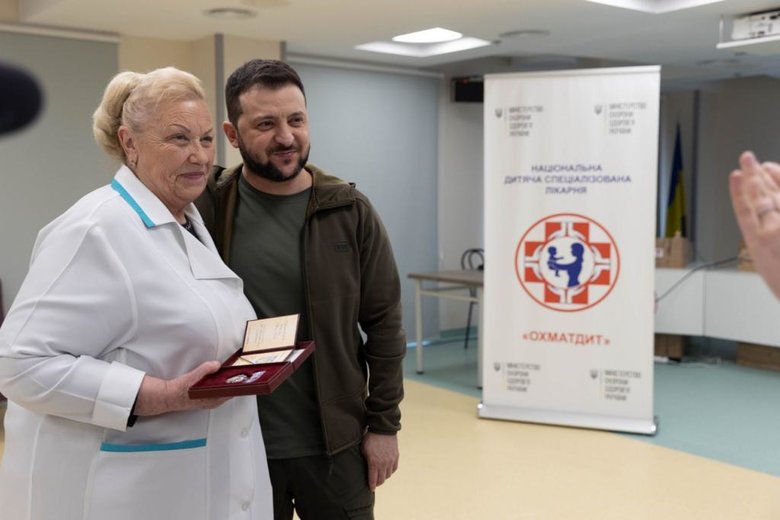 Zelensky talked to two orphans from Mariupol 06
