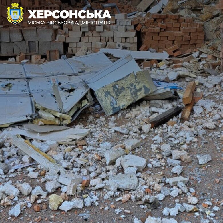 Наслідки ворожих обстрілів Херсону 08 Наслідки ворожих обстрілів Херсону 08