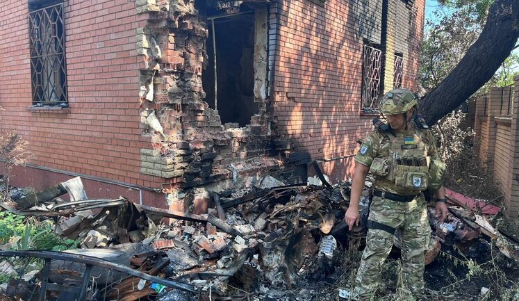 За прошедшие сутки россияне обстреляли несколько громад на Донетчине: один человек ранен, повреждены частные дома, многоэтажка и ЛЭП. ФОТОрепортаж