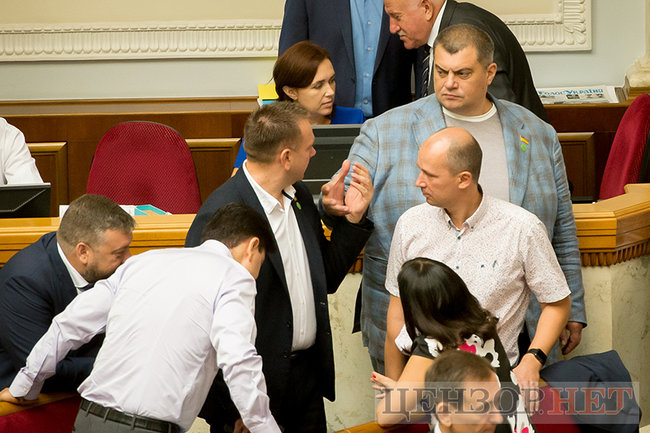 Геращенко і Разумков вивчають Регламент, посилання Герусу від Семенченка і Корявченков, що перевіряє, чому не голосують колеги, - робочий день у Раді 10 вересня 29
