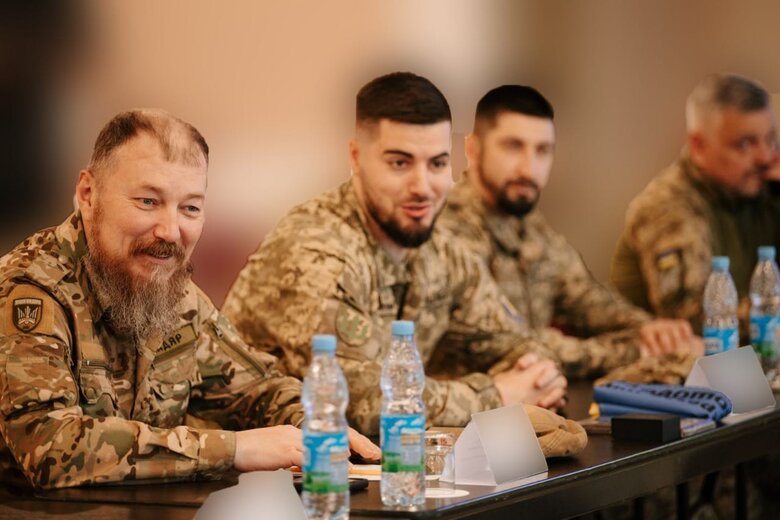 Сирський і польові командири на засіданні робочої групи з питань безпілотних систем