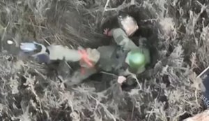 Російський штурмовик намагався відбити ногою український FPV-дрон і загинув. ВIДЕО