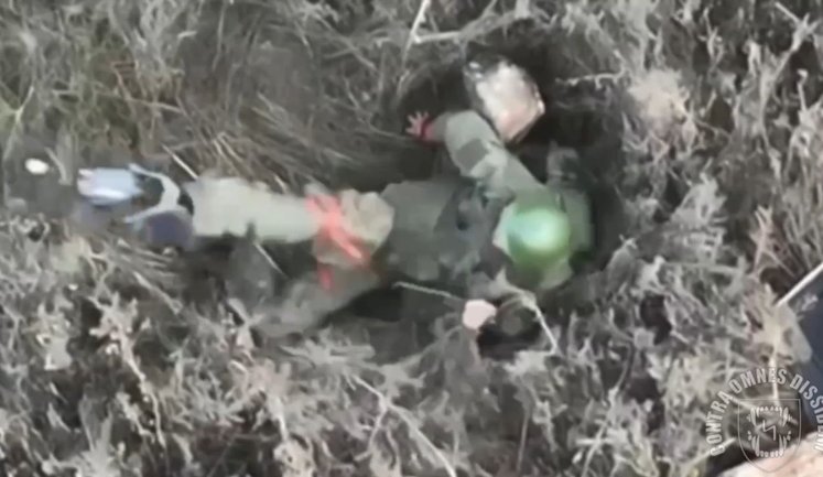 Російський штурмовик намагався відбити ногою український FPV-дрон і загинув. ВIДЕО