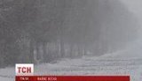 В центр и восток Украины снова вернулась зима: на дорогах замерзает опасная снежная "каша". ВИДЕО
