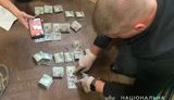 Херсонские полицейские задержали военкома, требовавшего 1 тыс. долларов за помощь в уклонении от призыва. ФОТОрепортаж