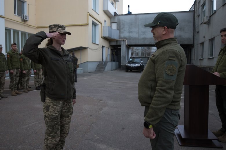 Резніков відвідав Чернігівщину та вручив нагороди захисникам 09