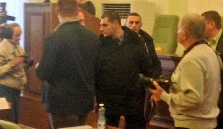 Во время присяги мэра Чернигова Атрошенко здание горсовета "заминировали". ФОТО