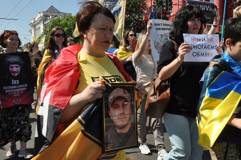 Anniversary of order to withdraw from Azovstal: march We are waiting for home of heroes of Mariupol took place in center of Kyiv 01