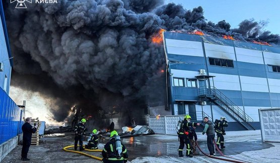 Fire at warehouse near Kyiv: rescue workers are on scene. VIDEO+PHOTOS (updated)