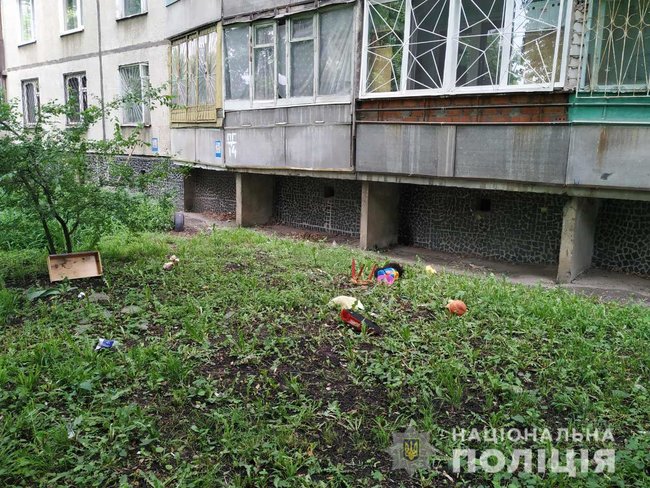 Прохожий в Харькове спас двухлетнего мальчика, выпавшего с шестого этажа 01