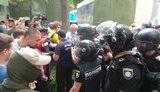 На акції на підтримку Стерненка сталися бійки між мітингувальниками і правоохоронцями: є затримані. ВІДЕО+ФОТОрепортаж