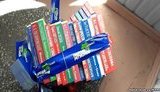 В Донецке "регионалы" мажоритарщики "расщедрились" школьникам на книги русских классиков. ФОТО