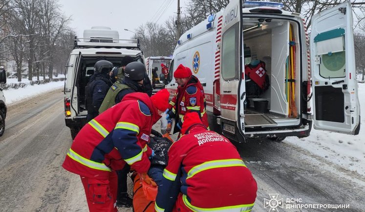 Рашисты нанесли артиллерийский удар по Никополю, убив двух женщин, 6 раненых. ФОТОрепортаж