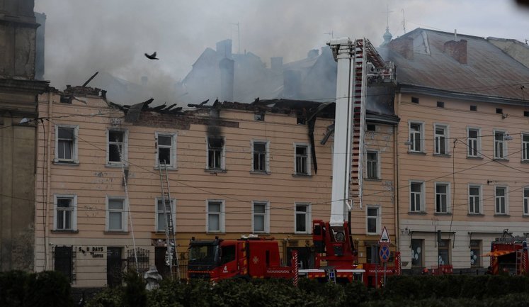 Атака РФ на Львов: 26 пострадавших, повреждены десятки домов и памятник архитектуры. ФОТОРЕПОРТАЖ