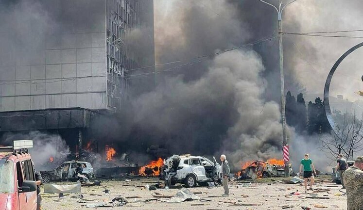As of 19:40 in Vinnytsia 23 people died, 64 people were hospitalized, 5 victims are in critical condition - State Emergency Service. VIDEO