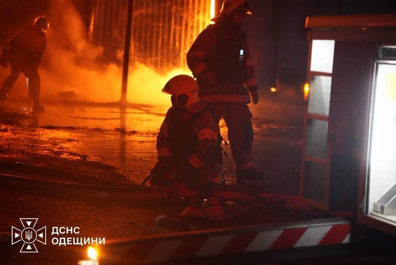 горять склади на Одещині після обстрілу