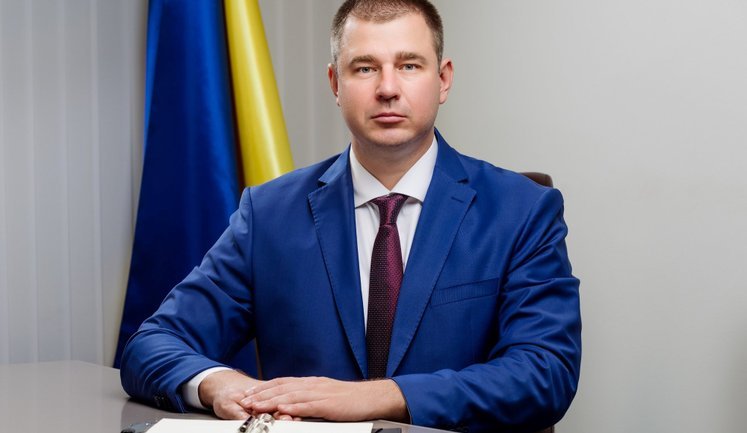 Занижені ціни на нерухомість, прихований Bentley та коштовності дружини: як живе заступник начальника одеської податкової Хандусенко