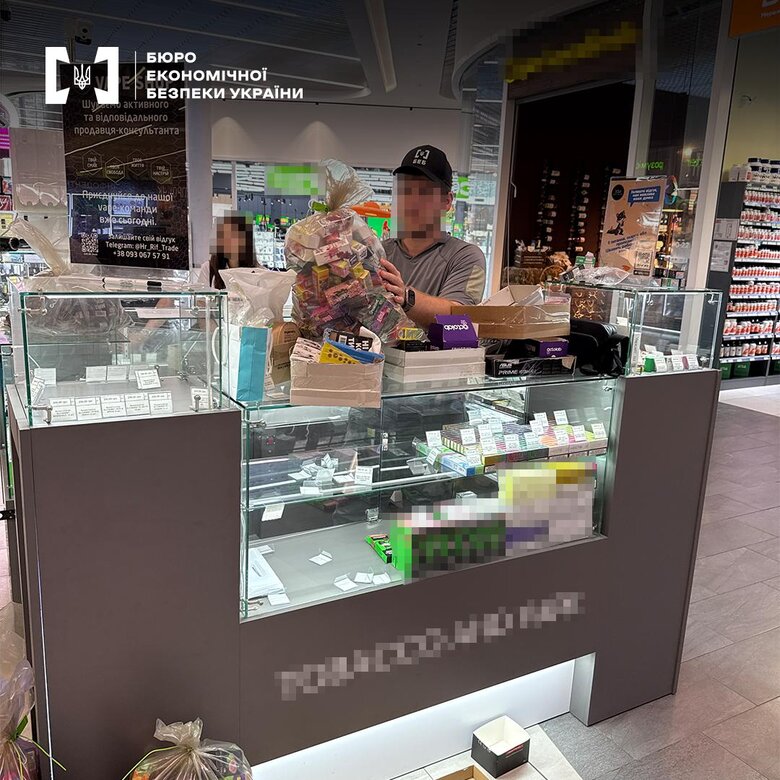БЕБ викрило мережу в Києві, що нелегально виготовляла та продавала електронні сигарети