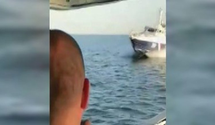 Провокація в Азовському морі: корабель окупантів кілька разів здійснював небезпечні маневри поблизу судна українських прикордонників. ВIДЕО