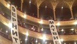 После спектакля в Киевской Опере развернули баннеры "Верните Матвиенко". ФОТО
