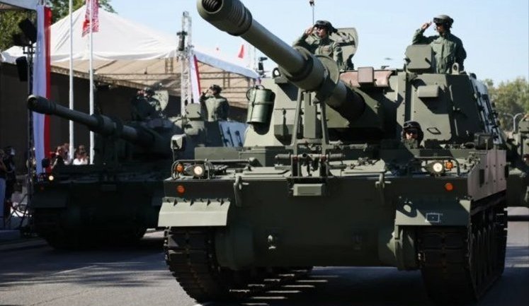 Польша провела крупнейший военный парад в своей истории: по Варшаве прошли 2 тысячи военных
