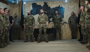 Хмара відвідав командні пункти СБС, 3-го та 19-го армійських корпусів і "Азову": Запити воїнів узято в роботу. ФОТОрепортаж