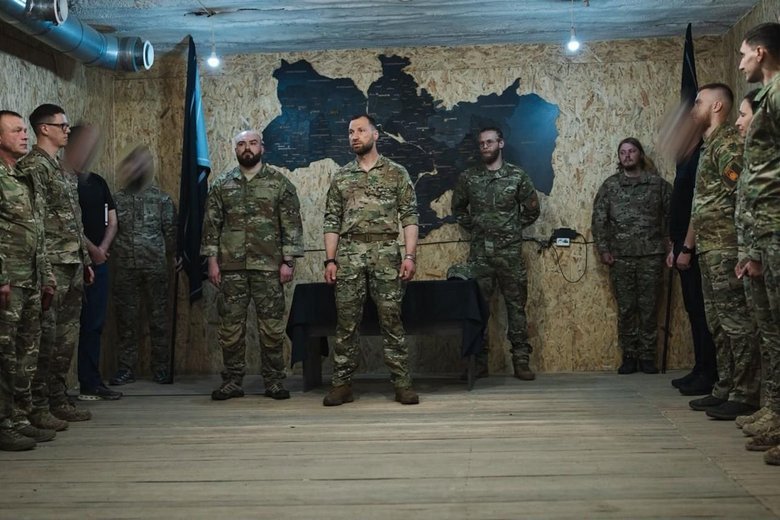 Хмара відвідав командні пункти СБС, 3-го та 19-го армійських корпусів і "Азову"