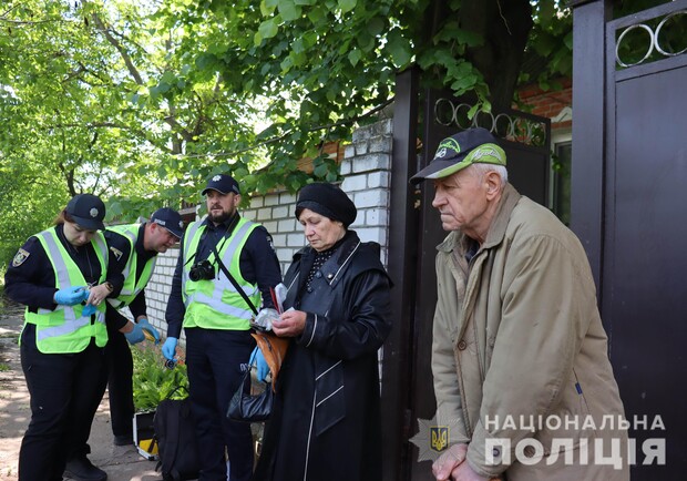 Собирали по кускам тело убитого оккупантами сына и 15 км пешком несли в село 04