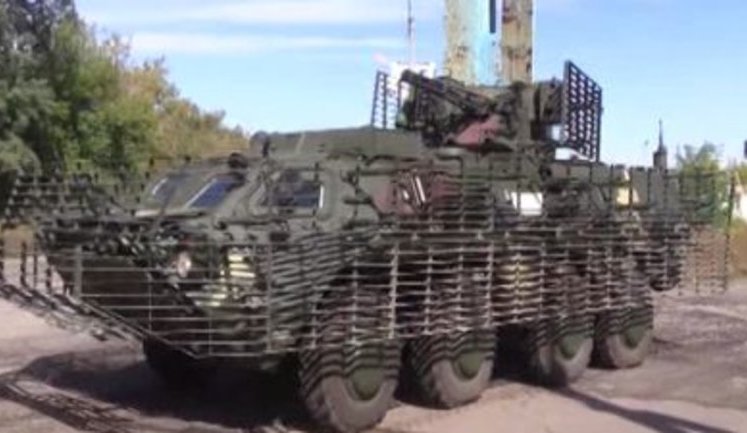 "Калібр - 30 мм, плюс ПТРК "Стугна". Імовірність знищення російського Т-72 дуже велика", - на передовій з'явилися сучасні БТР-4Е "Буцефал". ВIДЕО