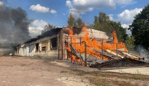 Росіяни обстріляли центр Семенівки на Чернігівщині: поранений чоловік, пошкоджені лікарня та будинки. ФОТОрепортаж