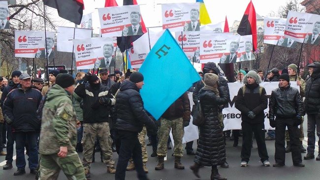 Наш ворог - олігархат! Наш ворог - Порошенко! Прихильники Саакашвілі провели марш у Києві з закликом імпічмента президента (оновлено) 09