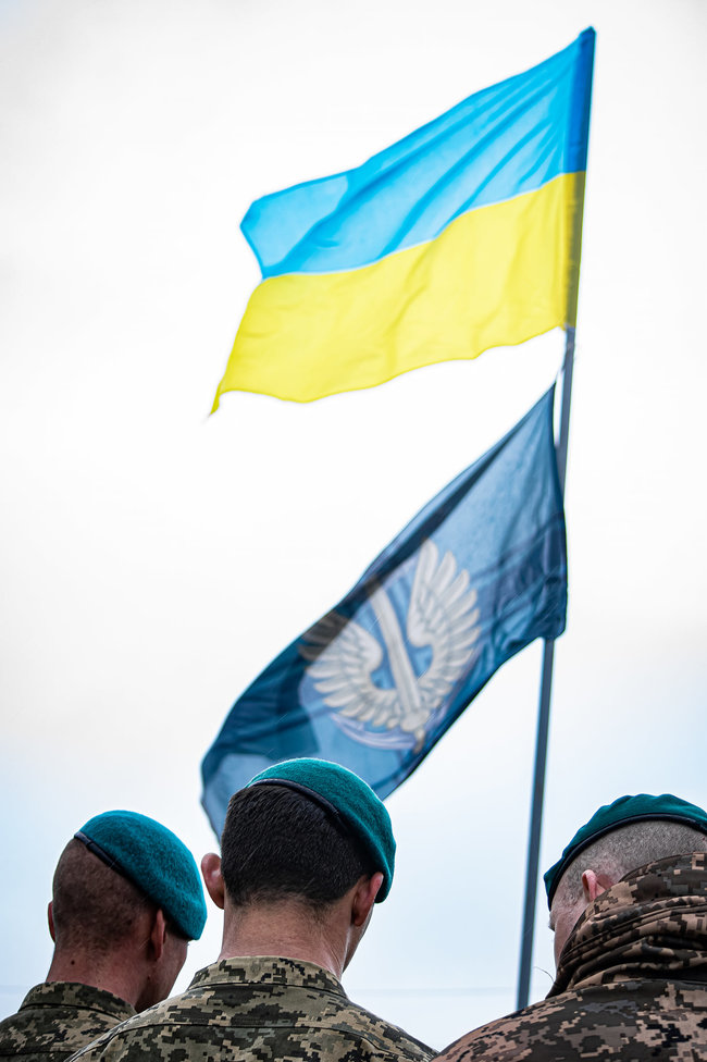 Меморіальну дошку морпіху 36-ї ОБрМП Михайлу Старостіну відкрили на Херсонщині 06