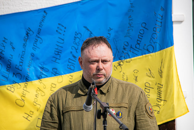 Меморіальну дошку загиблому в зоні ООС морпіху 36-ї ОБрМП Володимиру Бондарюку відкрили в Миколаївській області 17