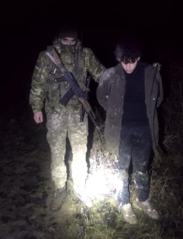 Трьох нелегалів затримали на українсько-словацькому кордоні, - ДПСУ 01