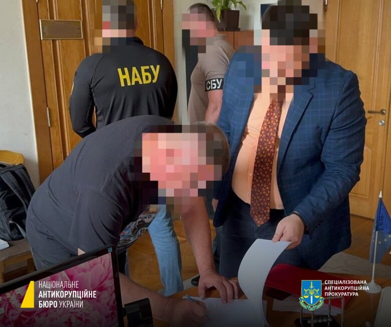 Заступника глави Рівненської облради викрили на хабарі у 600 тисяч грн