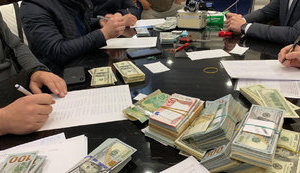Київська прокуратура повідомляє, що розкрила схеми заволодіння бюджетними грошима: підозри вручено 11 чиновникам