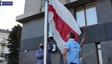 Бело-красный флаг в знак солидарности с протестующими в Беларуси подняли в Сумах. ВИДЕО+ФОТОрепортаж