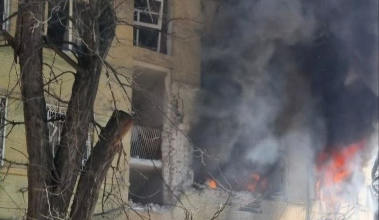 Рашисты нанесли удар по многоэтажному дому в Днепре: есть пострадавшие. ФОТО