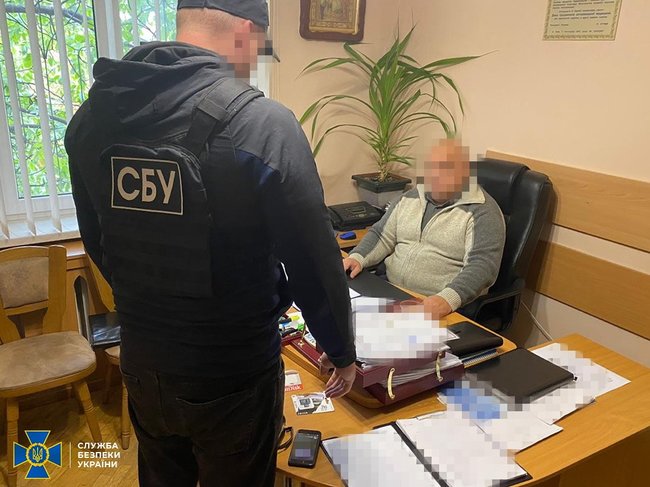 Чиновники Госпродпотребслужбы Киевщины вымогали $4 тыс. за получение разрешительных документов на реализацию продукции, - СБУ 01