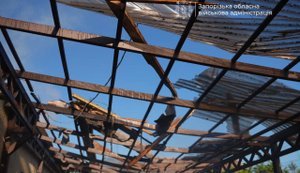 Российские беспилотники несколько раз атаковали Запорожье, поразив частную и нежилую застройку.