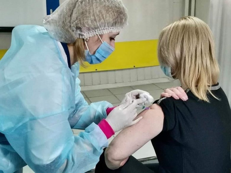 Крім вакцинації, нас нічого не врятує , - директорка Чернівецького лабцентру Наталія Гопко 03