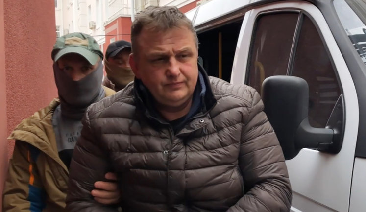 Жена арестованного оккупантами в Крыму журналиста Есипенко выступила с заявлением в День свободы прессы: "Журналистика - это не преступление". ВИДЕО